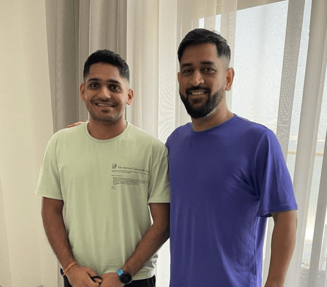 Tushar Deshpande with ms dhoni