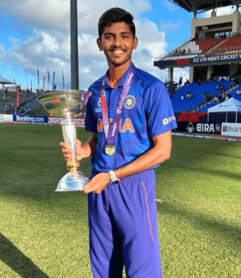 Vicky Ostwal biography