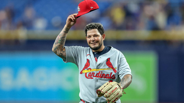 Yadier Molina Biography, Age, Career, Net worth, Family And More