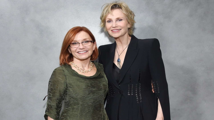 Jane Lynch Biography, Age, Career, Net worth, Family And More