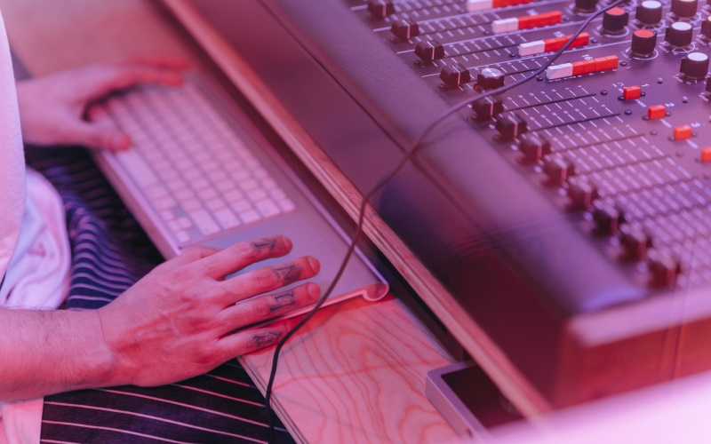 How to Choose the Right Recording Studio Services: A Comprehensive Guide